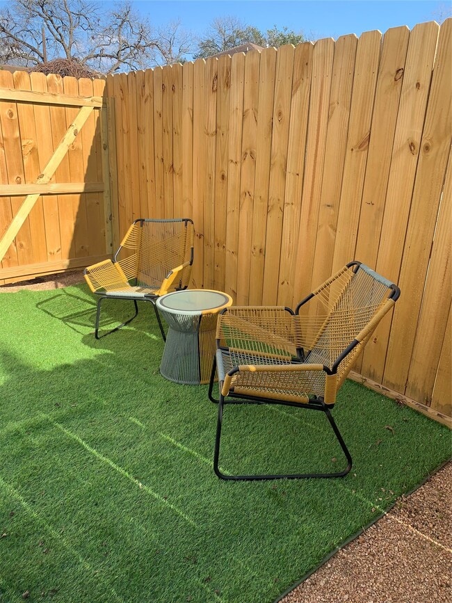 Building Photo - 3824 Fulton St