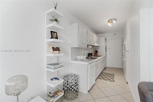 Building Photo - 100 Lincoln Rd