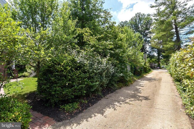 Building Photo - Discover exceptional comfort and timeless style in this beautifully updated single family residen...
