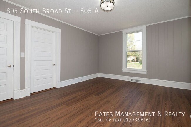 Building Photo - 805 S Broad St