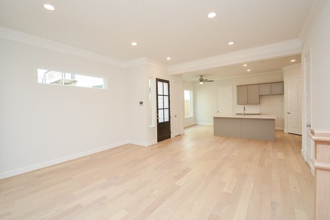 Building Photo - 1847 Sul Ross St