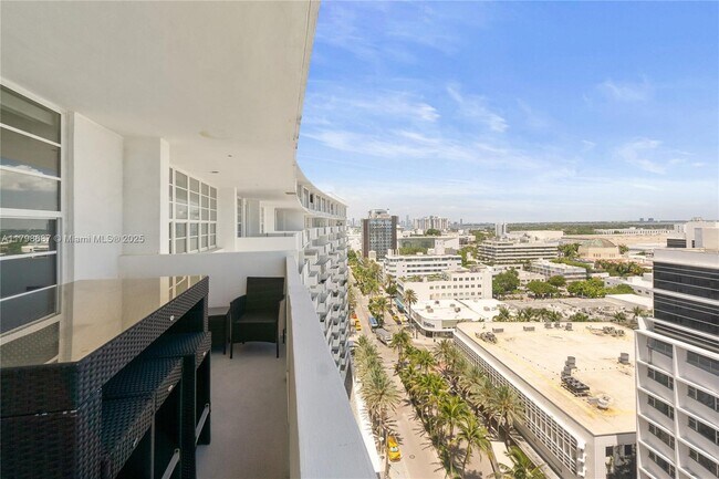 Building Photo - 100 Lincoln Rd