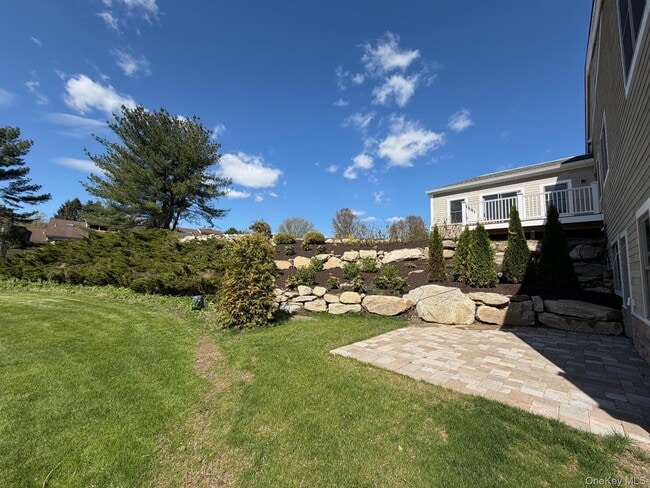 Building Photo - 905 Oakridge Cmns