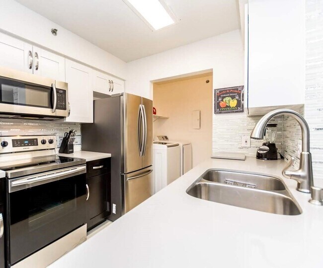 Building Photo - 19655 E Country Club Dr