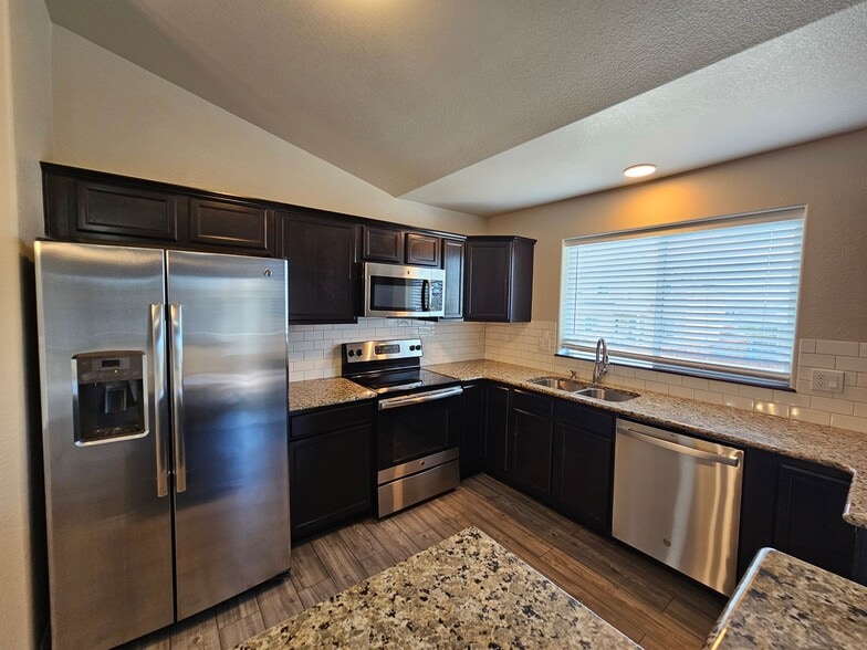 Building Photo - 13256 Park Meadows Dr