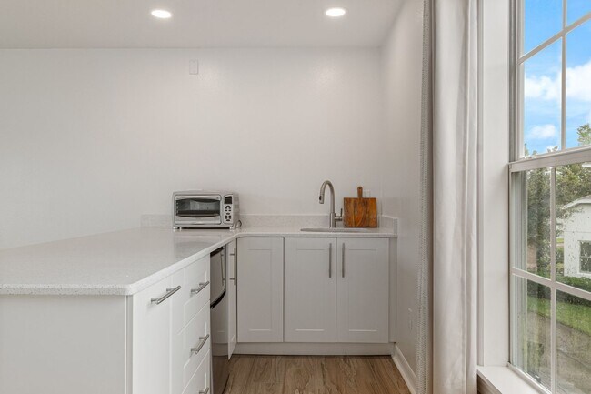 Building Photo - 6451 New Independence Pkwy