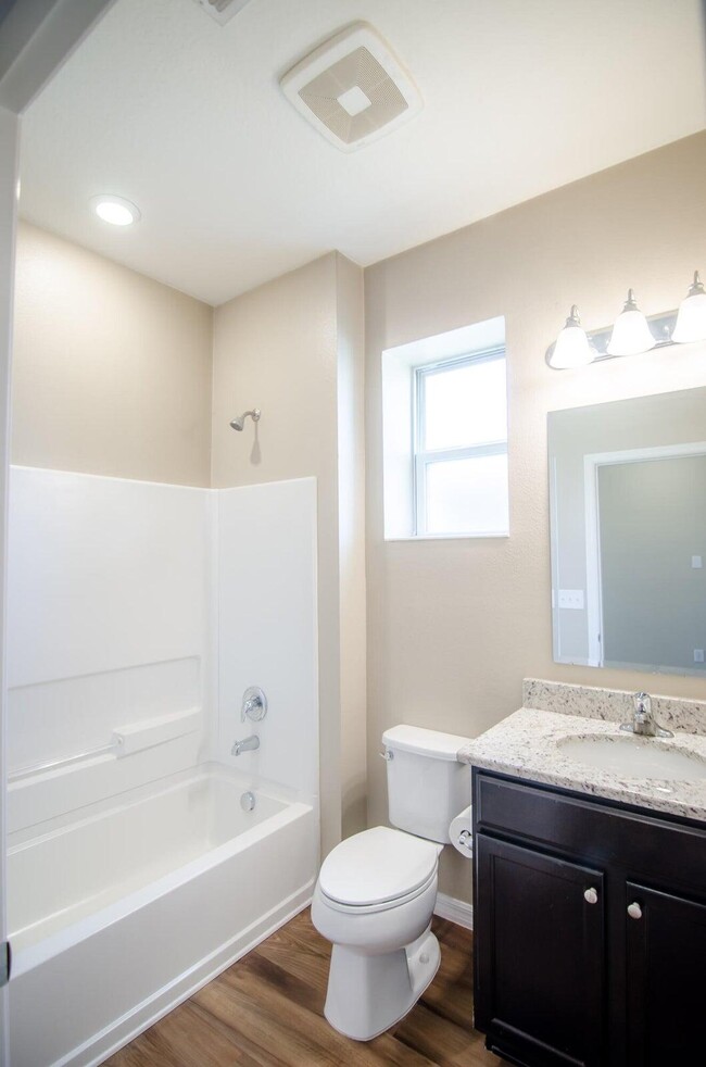 Building Photo - 5600 NW Pine Trail Cir