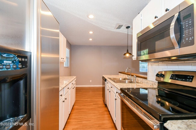 Building Photo - 868 Filmore Ln