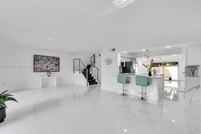 Building Photo - 3843 Alcantara Ave