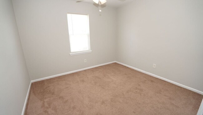 Building Photo - 301 Scranton Ct