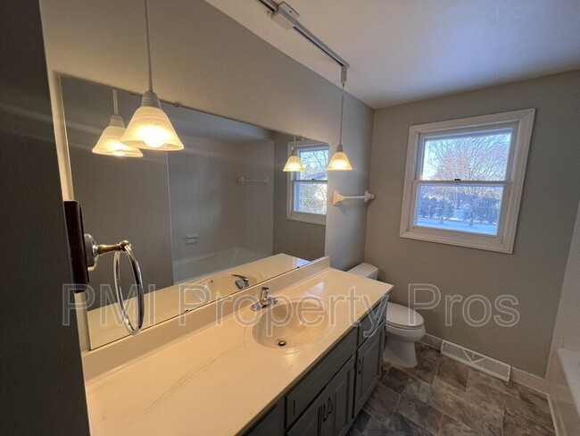 Building Photo - 3204 Chateau Ct