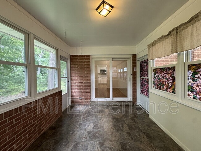 Building Photo - 6405 Roberts Dr