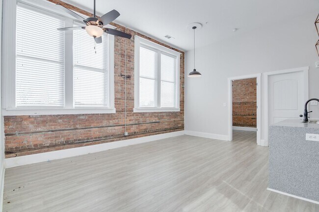 Building Photo - 2 Bedroom 2 Bath Apartment in Downtown Harlem
