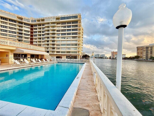 Building Photo - 1825 S Ocean Dr