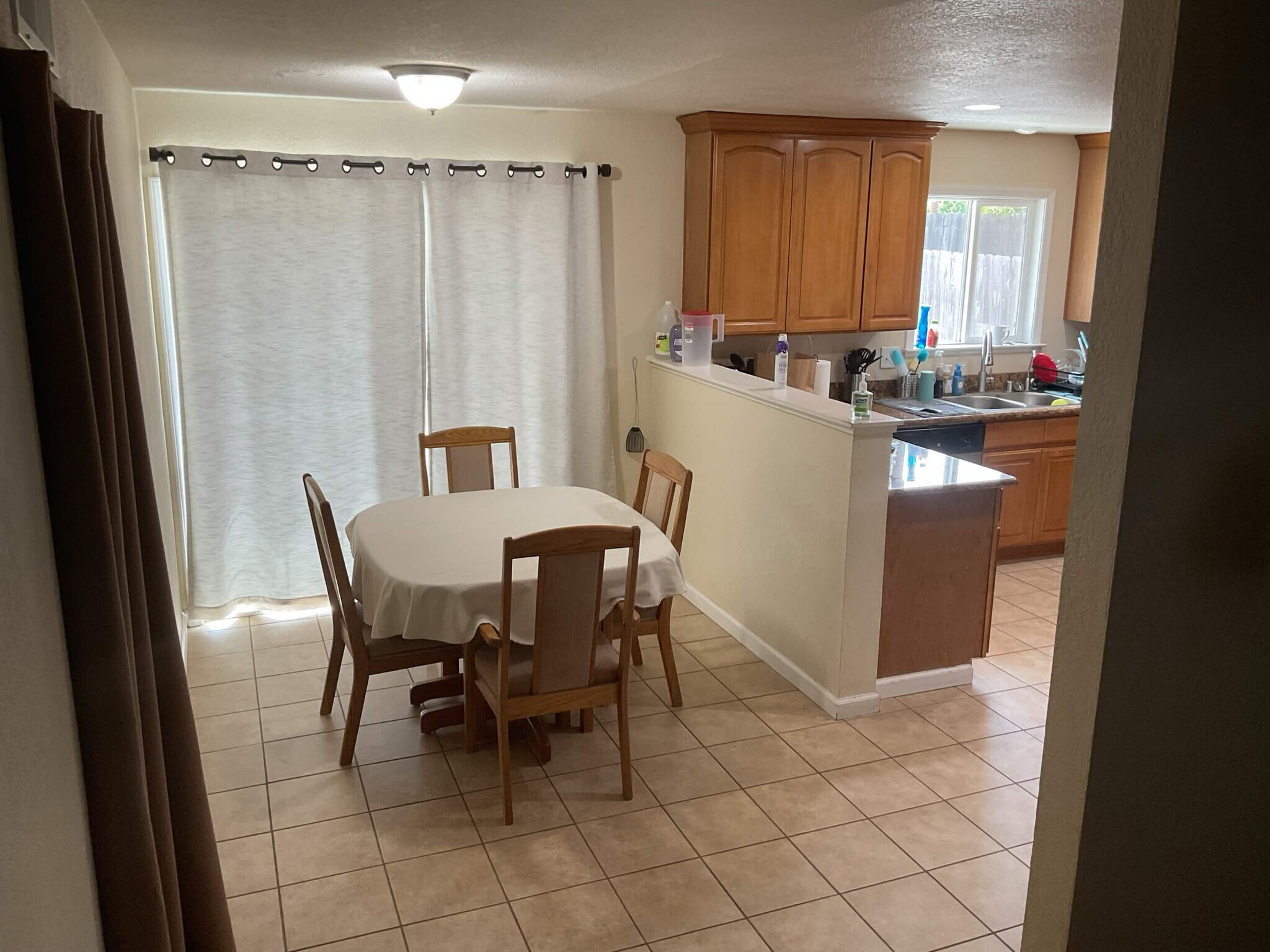 Building Photo - 409 Elsinore Dr