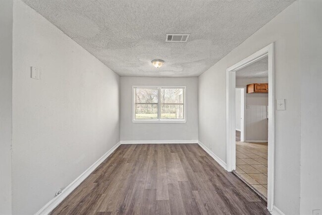Building Photo - 105 S Westward St