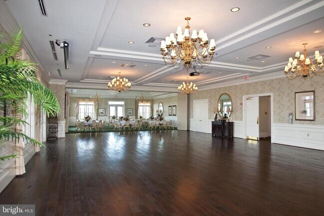 Building Photo - 20667 Golden Ridge Dr
