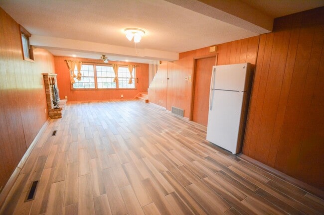 Building Photo - 4 Bed, 2 Bath Home for Rent – Unique Design & Retro Charm