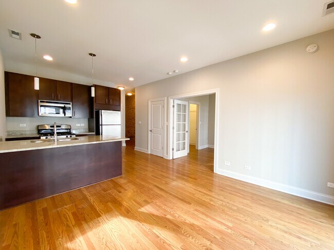 Building Photo - 421 W Belmont Ave