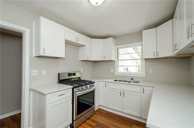 Building Photo - 123 Arnold Pl