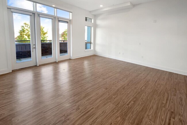 Building Photo - 650 E Brooklyn Vlg Ave