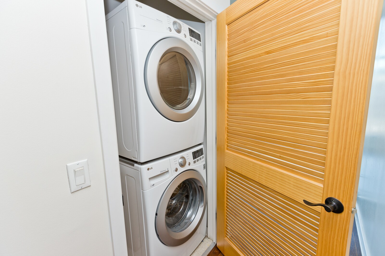 Building Photo - 1224 W Van Buren St