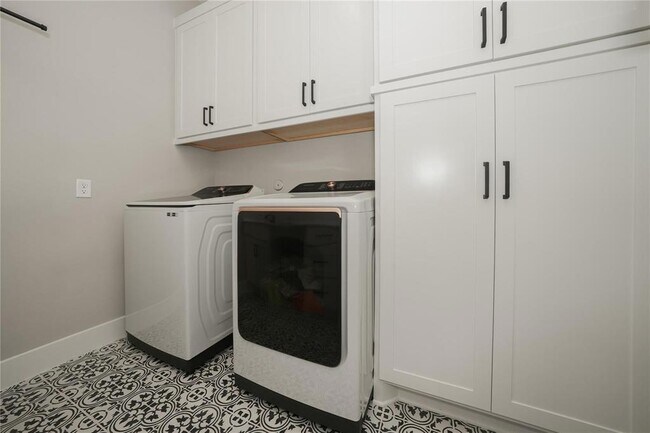 Building Photo - 413 Stratus View Ct