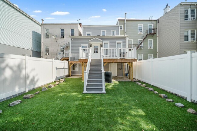 Building Photo - 207 68th St