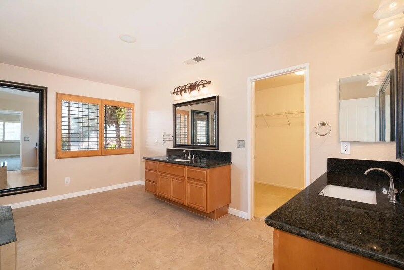 Building Photo - 302 La Soledad Way