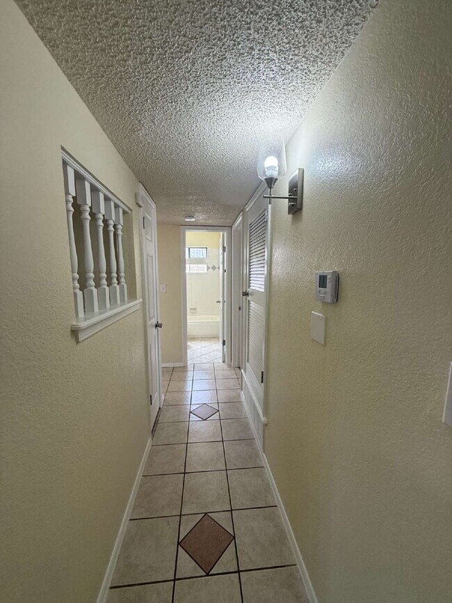 Building Photo - 12000 Ivory Gate Way