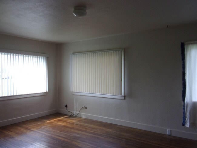 Building Photo - 2+bd 1ba home with storage