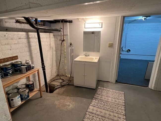 Building Photo - Spacious 3+ bed/2 bath home! Large fenced yard, garage, shed, w/d, a/c, d/w & more!