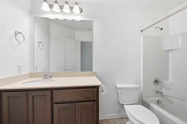 Building Photo - 10844 Live Oak Creek Dr