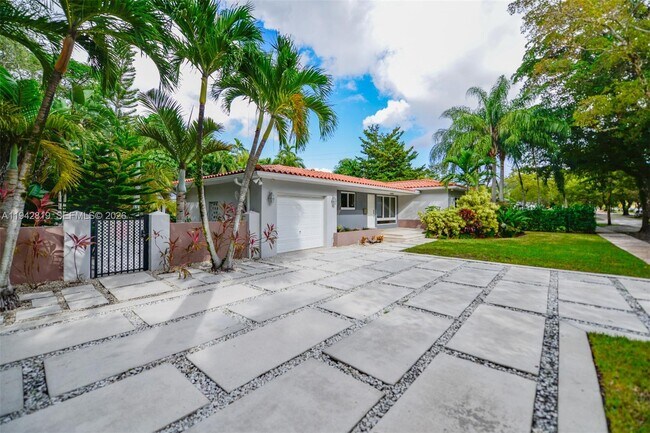 Building Photo - 911 Mariana Ave