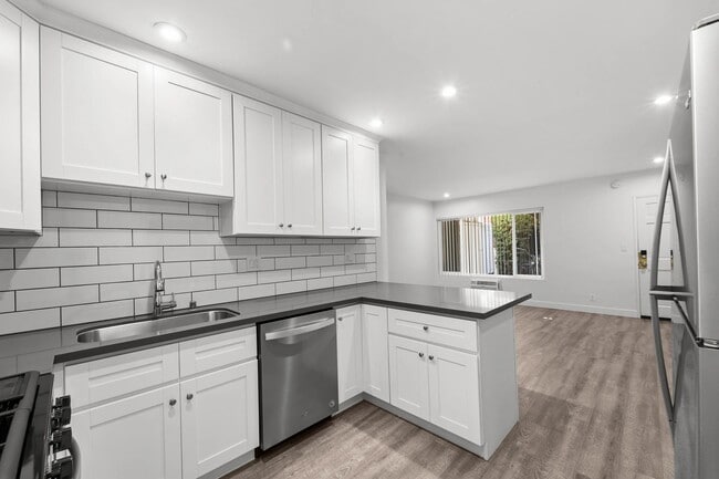 Building Photo - 1240 W 29th St