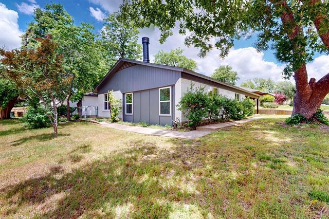 Building Photo - 1425 Oakhill Dr