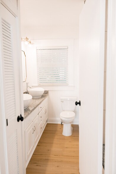 Building Photo - 902 W Columbus Dr