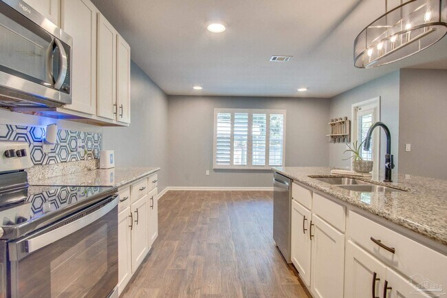 Building Photo - 4668 Red Oak Dr