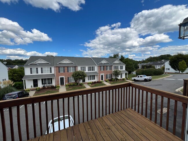 Building Photo - Townhouse at Wellington in Wyndhurst