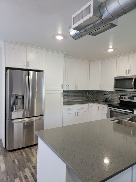 Building Photo - 606 W Girard Ave