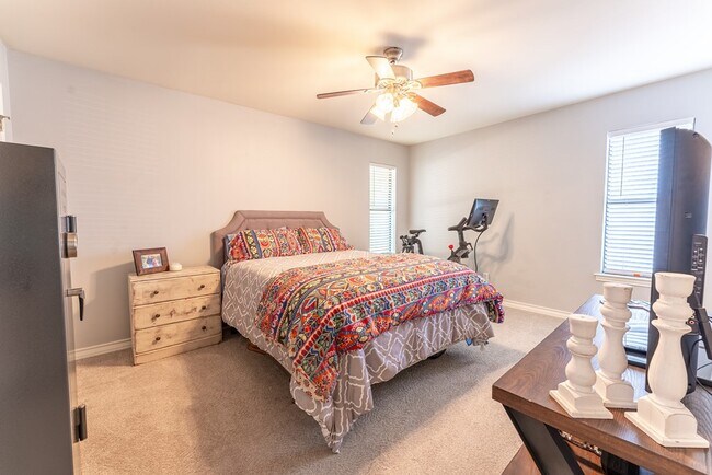 Building Photo - 117 Holly Hill Dr