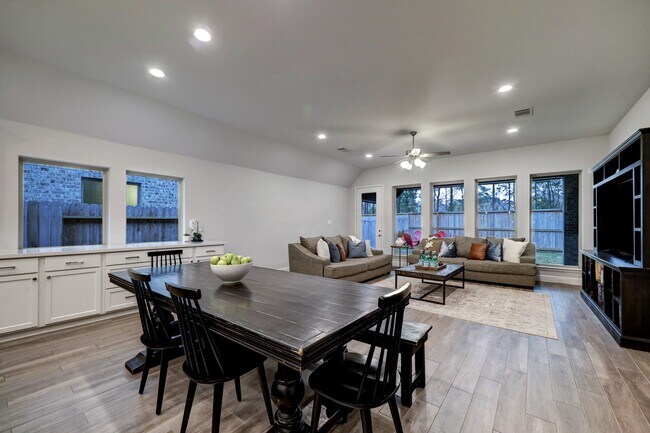 Building Photo - 804 Fall Rock Branch Dr