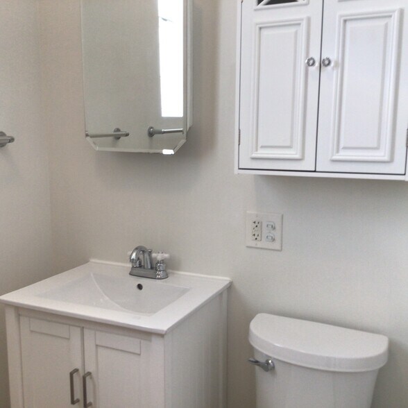 Building Photo - 2318 S Marshall Blvd