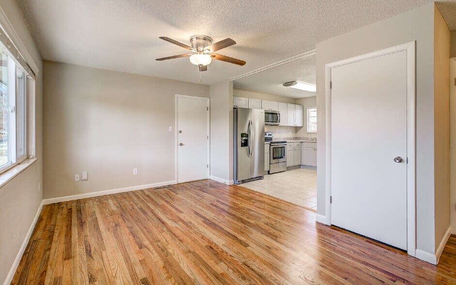Building Photo - 3-Bedroom Home with Garage and Fenced Yard...