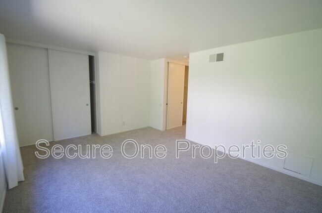 Building Photo - 491 Serento Cir