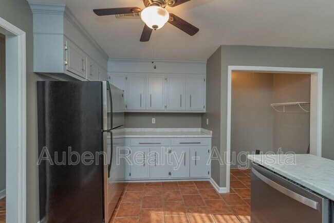 Building Photo - 250 Brooks Dr