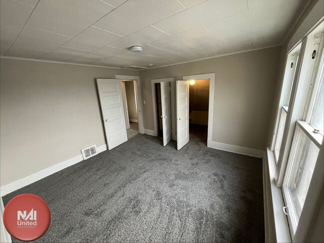 Building Photo - Four bedroom, two bathroom home for rent