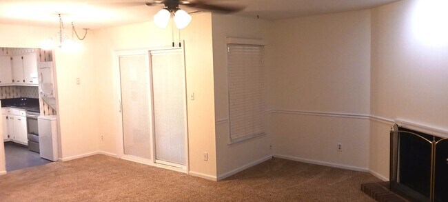 Building Photo - 302 Patriot Ln