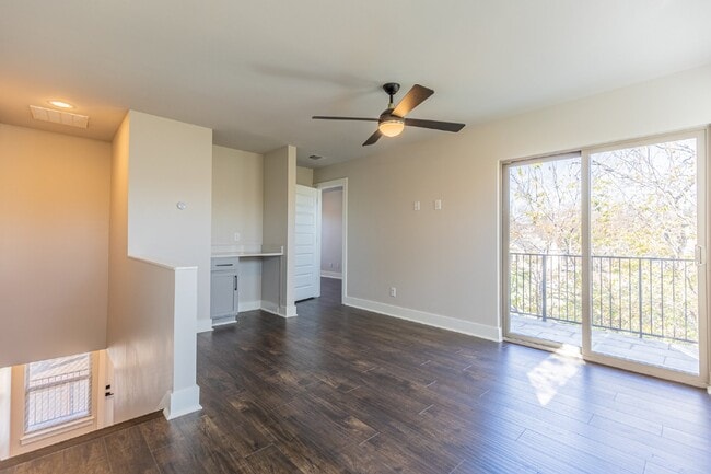 Building Photo - 130 Rose Ln