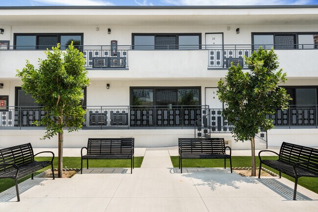 Building Photo - 730 S Serrano Ave